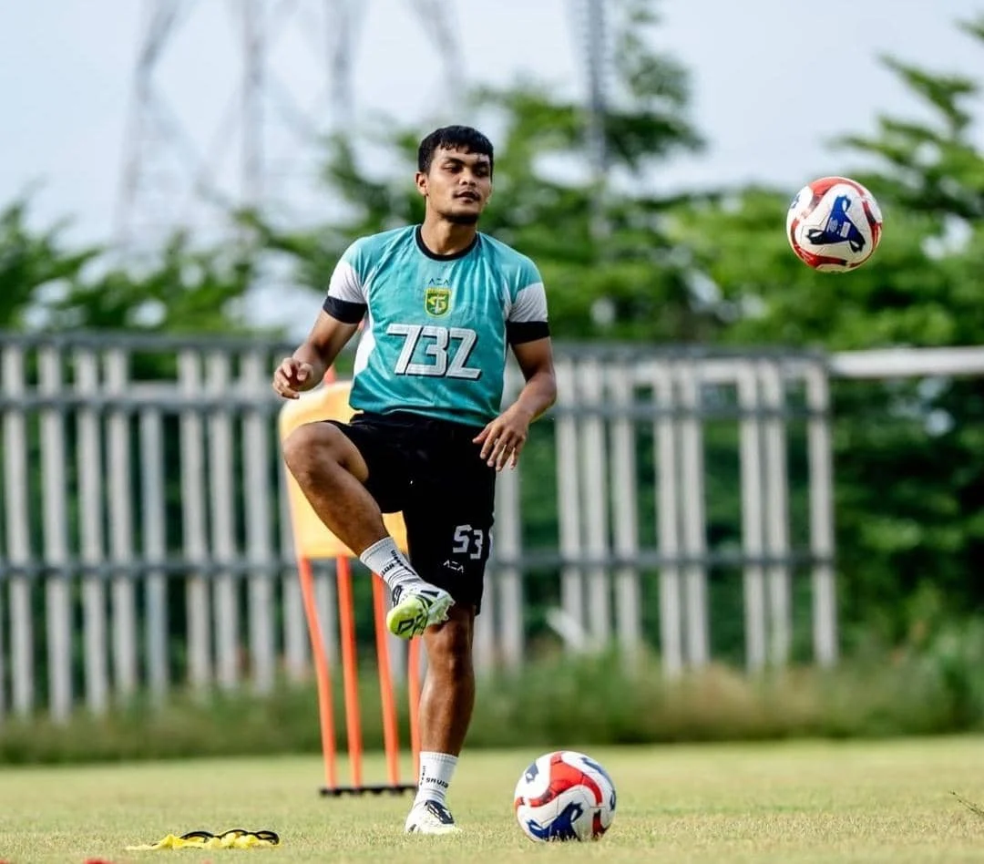 Bernardo Tavares Guncang Derby Jatim: Persebaya Hancurkan Arema 4-0 dengan Taktik Brilian