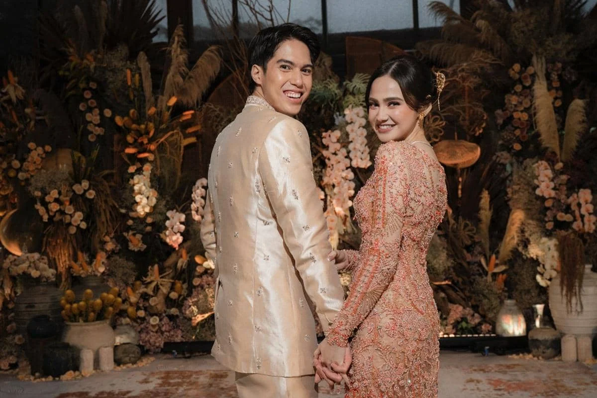 Ceria dengan Bridesmaid Oranye: 7 Potret Memukau di Pernikahan El Rumi & Syifa Hadju