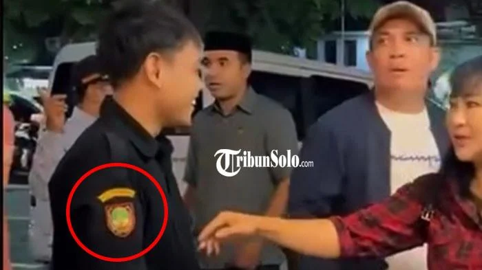 Satpol PP Copot Badge Pemkot Solo di Seragam Coffee Shop, Tegaskan Logo Bukan untuk Gaya‑Gayaan