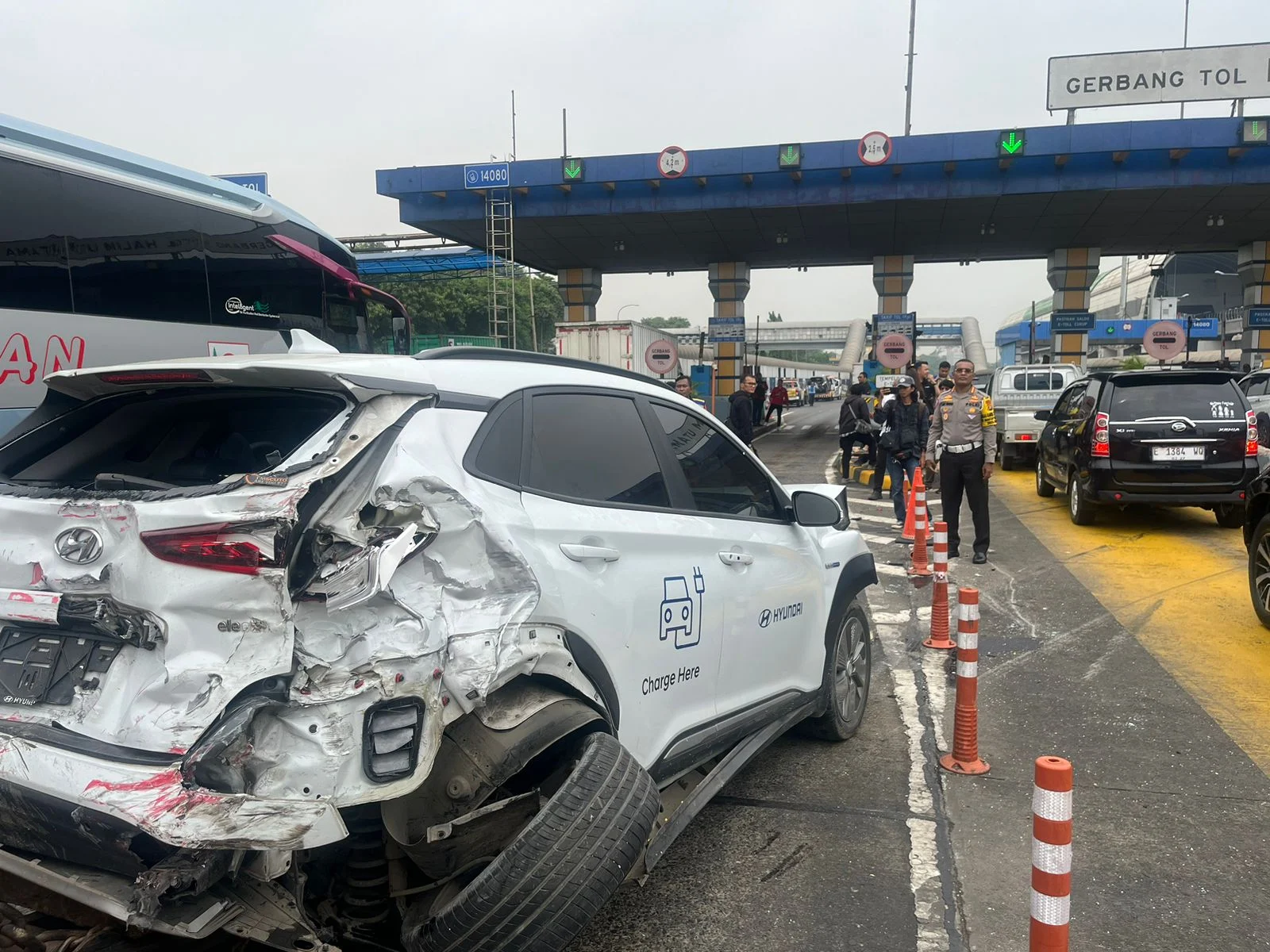 Tabrakan Kereta Bekasi Timur: Sopir Taksi Listrik Diperiksa Dua Kali, Polri Gelar Tindakan Tegas untuk Semua Operator