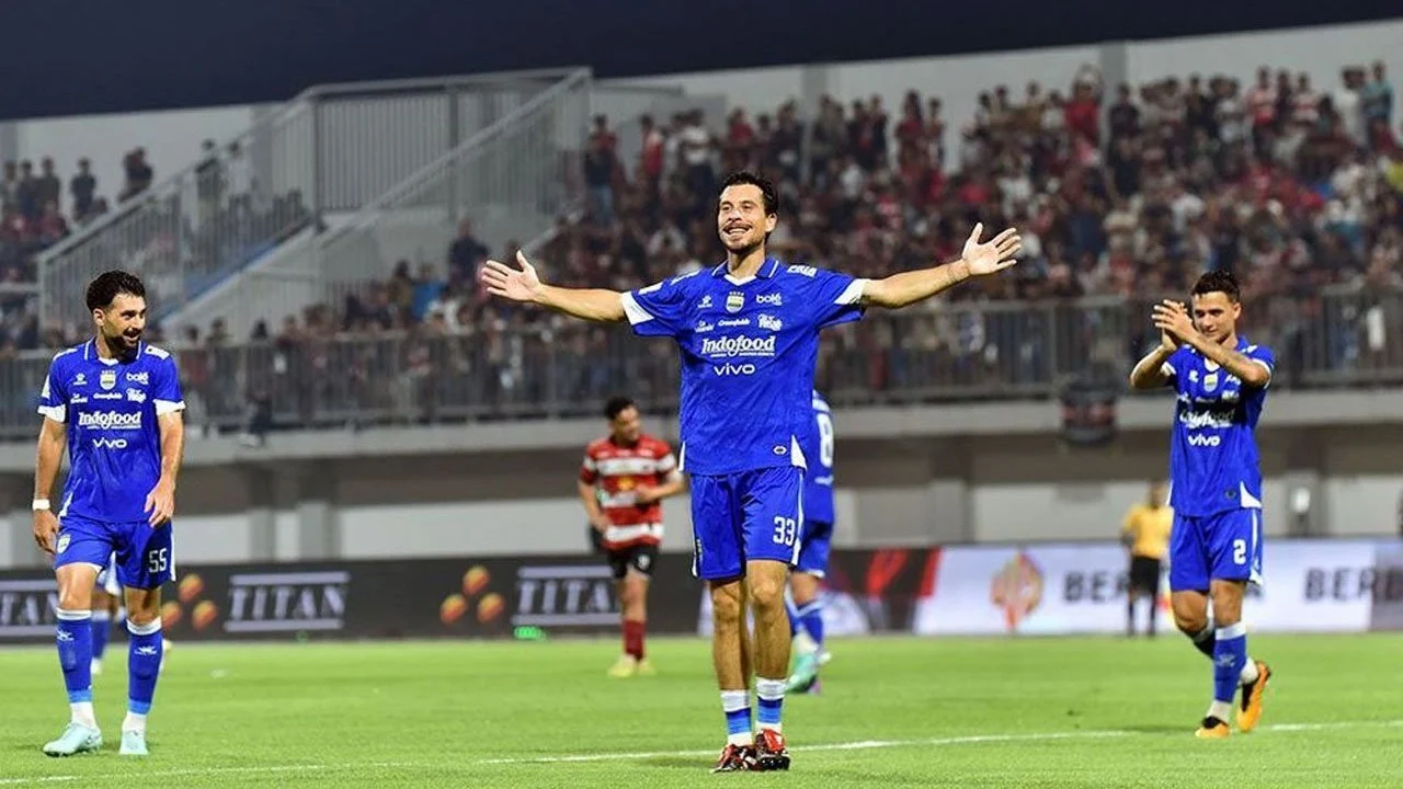 Comeback Persib Gila! Persib Bandung Menggulingkan Bhayangkara 4-2, Rebut Puncak Klasemen Super League 2025/26
