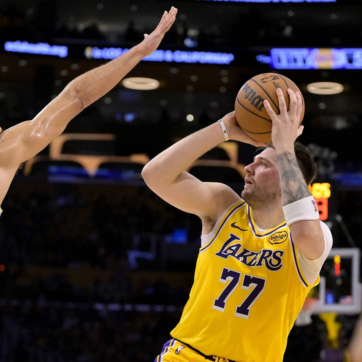Los Angeles Lakers Siapkan Serangan Baru: Relokasi G League, Cedera Dončić, dan Tantangan Game 6