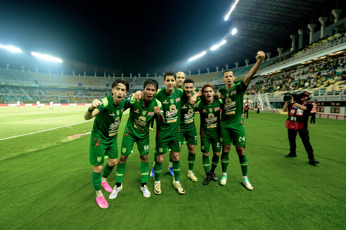 Persebaya Bidik Kemenangan Bersejarah di Kandang Semen Padang